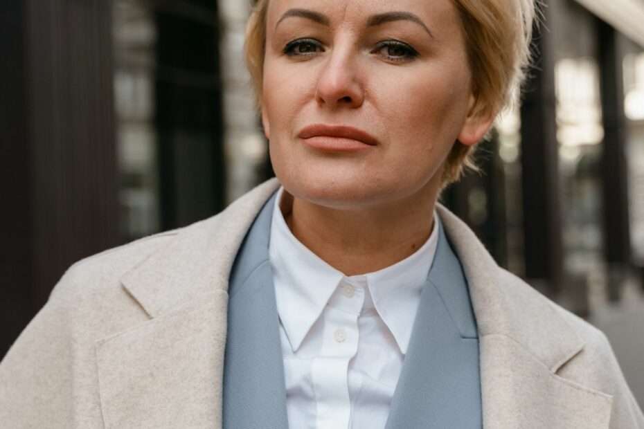 Femme confiante et apaisée