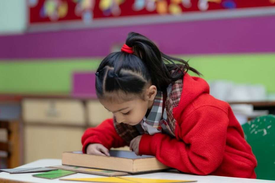 Enfant épanoui à l'école