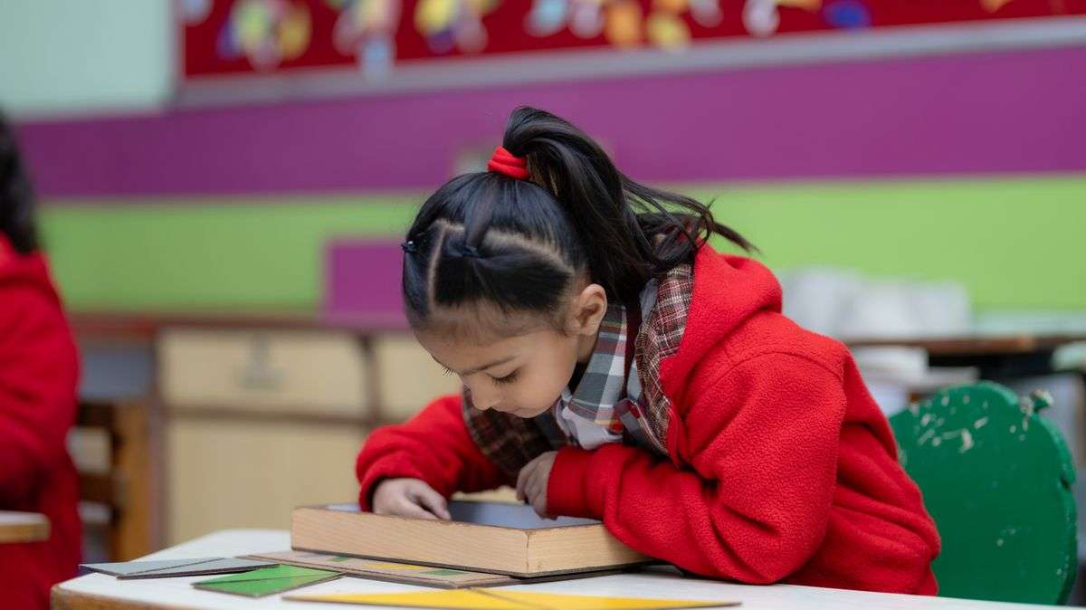 Enfant épanoui à l'école